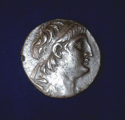 Silver Tetradrachm - ANTIOCHOS & EAGLE              c 138-129 BC
