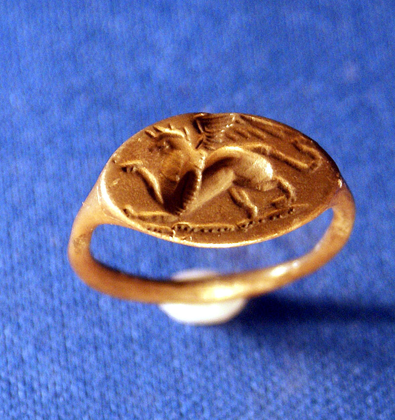 Greek silver ''Griffon'' seal ring        c 5th - 4th century BC