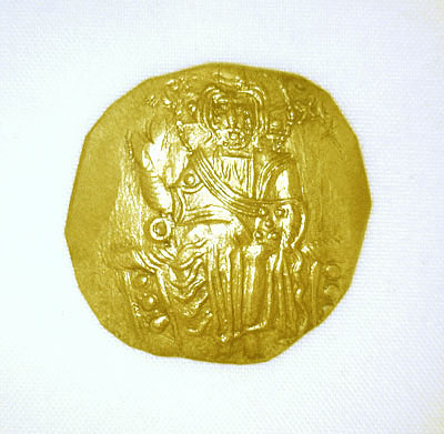 Gold (EL) Aspron Trachy - Christ Seated         c 1118-1143 AD