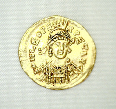 Gold Solidus - LEO I & Winged Victory